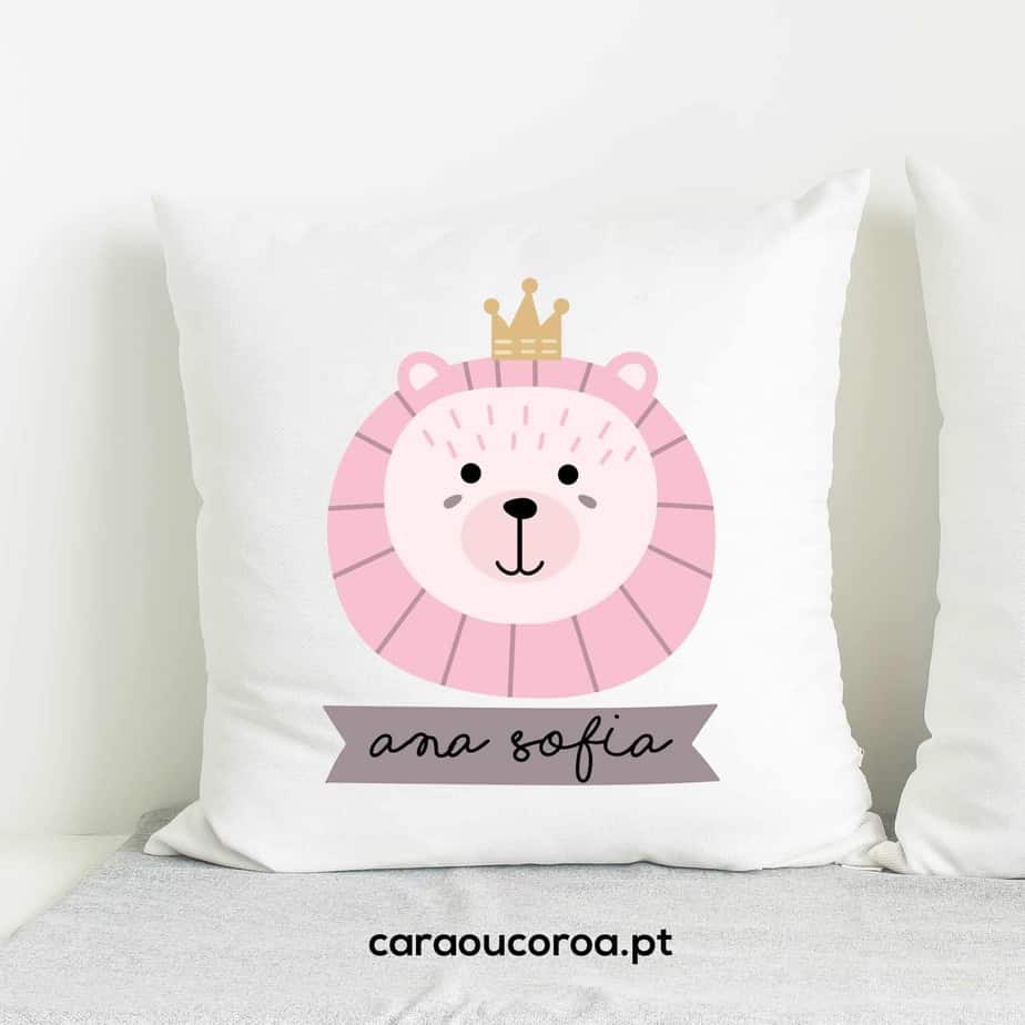 Almofada com Nome Menina Leoa - caraoucoroa.pt