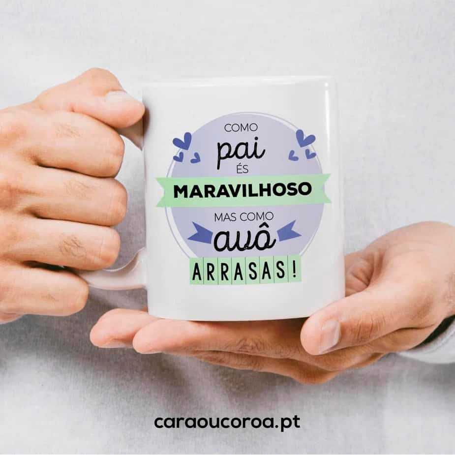 Caneca "Como pai és maravilhoso... Mas como avô, arrasas!" - caraoucoroa.pt