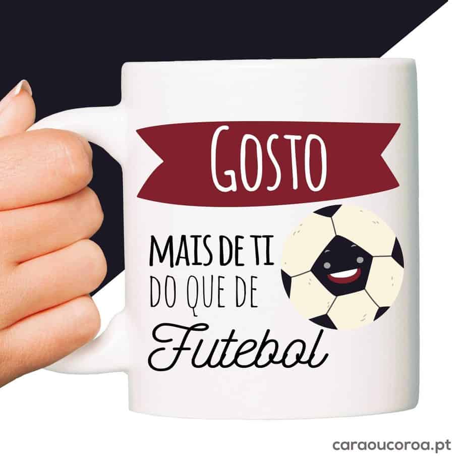 Caneca "Gosto mais de ti... Futebol" - caraoucoroa.pt