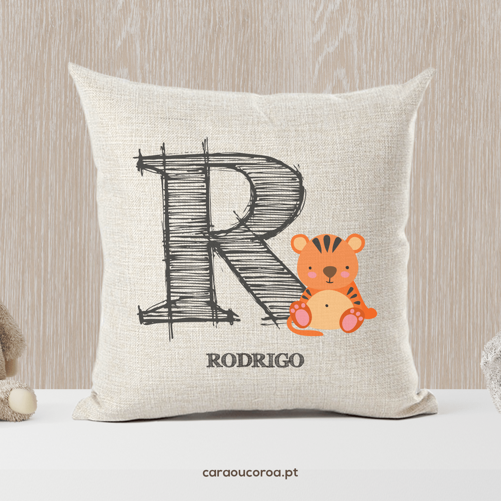 Almofada de Linho com Nome Tigre - caraoucoroa.pt