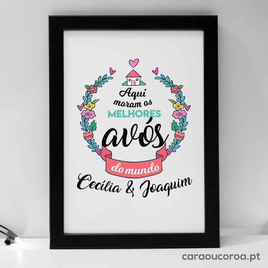Quadro "Aqui Moram os Melhores Avós do Mundo" - caraoucoroa.pt